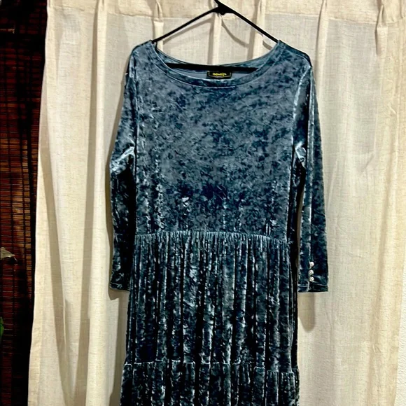Dainty Jewls inspired Blue velvet Dress with Long Sleeves - Picture 3 of 6
